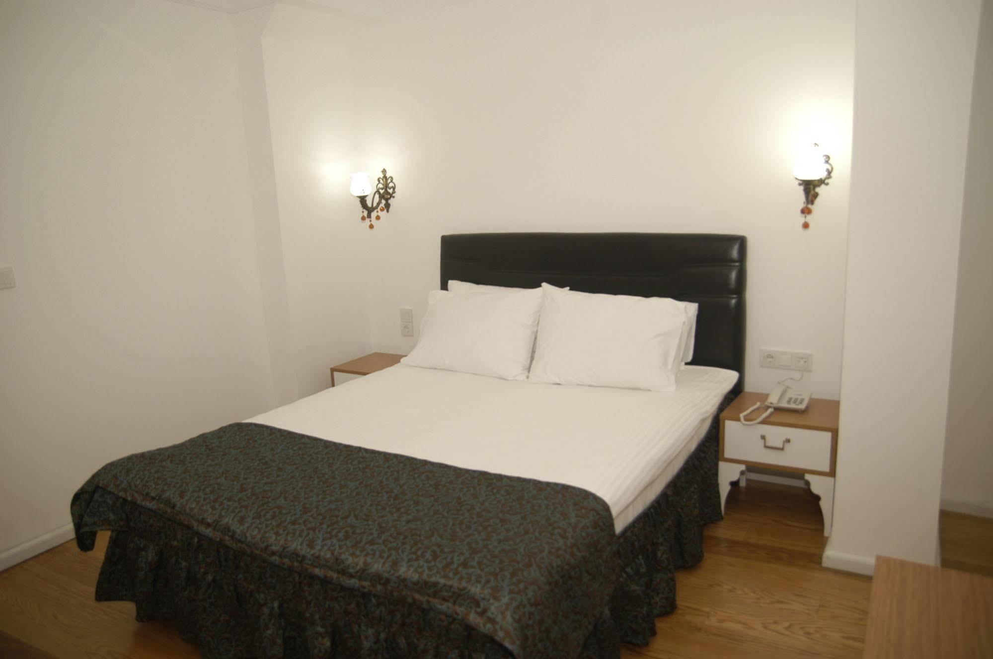 Jakaranda Hotel Provincia di Provincia di Istanbul Esterno foto